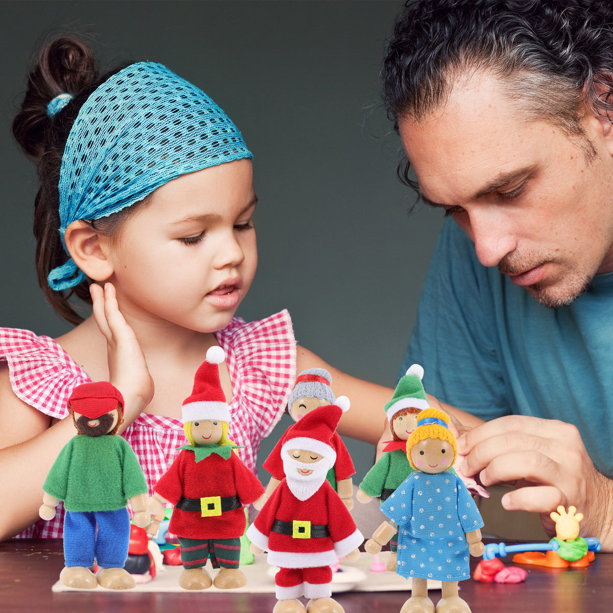 Wooden Dollhouse Play Set with Doll Figures U39948