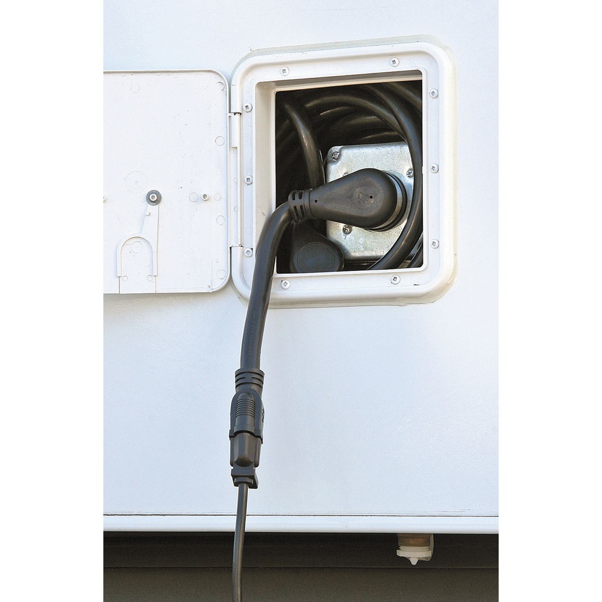 30 Amp Male to 15 Amp Female RV Power Adapter B407008