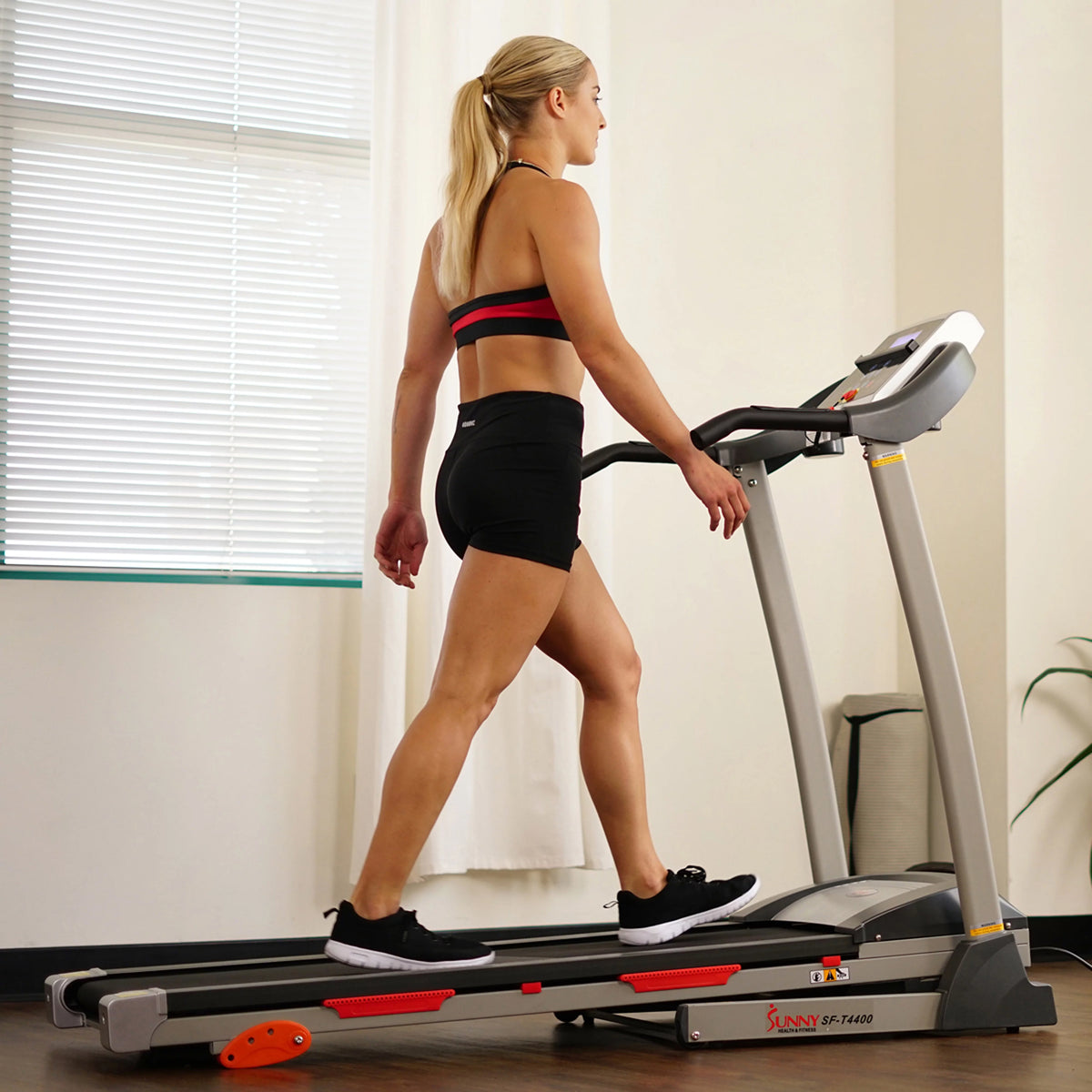 Folding Treadmill with Manual Incline and Pulse Sensors C262947